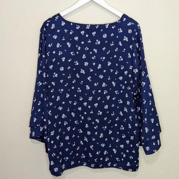 Lane Bryant Floral Bell Sleeves Top Womens Size 18/20 V-Neck Flowy Navy - Picture 3 of 6
